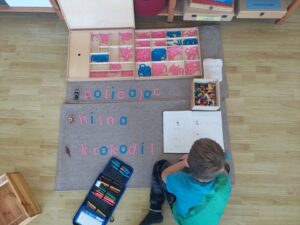 pokretna slovarica montessori materijal