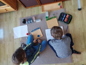 veliko dijeljenje montessori materijal